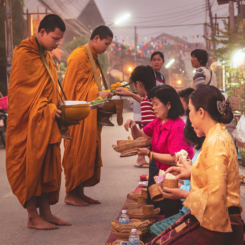 TÍCH ĐỨC KHÔNG CẦN AI THẤY, HÀNH THIỆN ẮT CÓ TRỜI XANH THẤU.