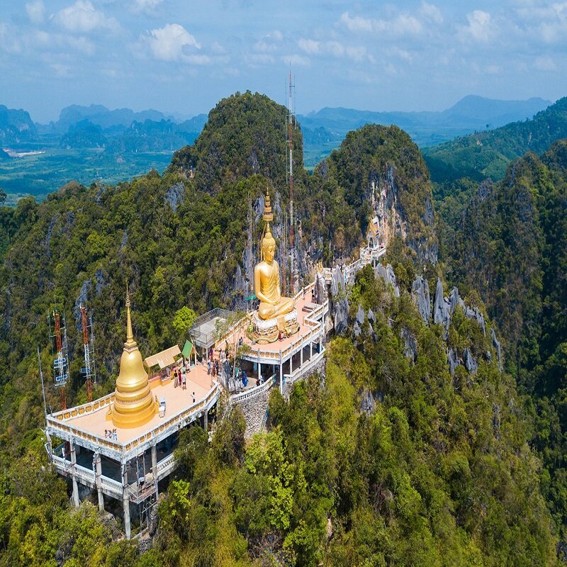 Thái Lan: Đất nước Phật giáo của những truyền thống bất diệt! Nước Thái Lan không chỉ nổi tiếng với những bãi biển trăng mật, mà còn với những ngôi chùa hoành tráng, đầy ắp những giá trị tâm linh. Xem những hình ảnh về Thái Lan để cảm nhận được sự ấm áp và hài hòa trong cuộc sống.