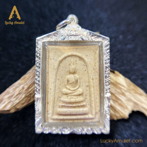Phật Somdej Khao Ụ – Luang Pu Moon Titasilo (Luổng Pù Mủn Thitasilo) – BE. 2543 (tức 2000)