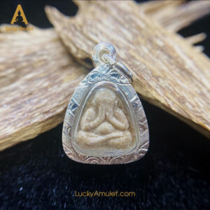 Phra Pidta – Phật Bịt Mắt – (Phiên bản siêu nhỏ) – Luang Pu See – B.E 2517 (1974)